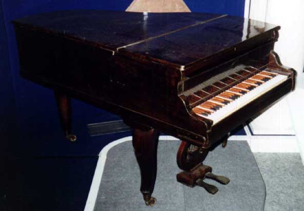 Энгармоническое фортепиано Одоевского в экспозиции Музея им. Глинки
