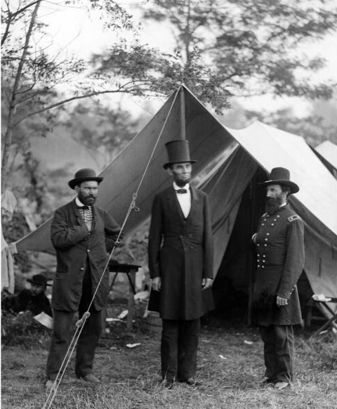 Алан Пинкертон, Авраам Линкольн и генерал Джон МакКлернанд во время битвы при Энтитеме. 1862 г.