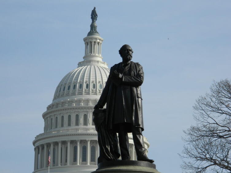 Памятник Джеймсу Абраму Гарфилду у Капитолия. Вашингтон