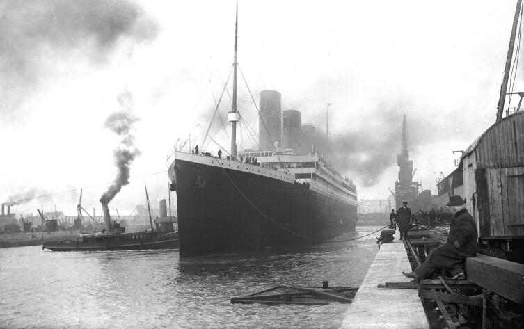 Титаник в доке порта Саутгемптон перед отправлением