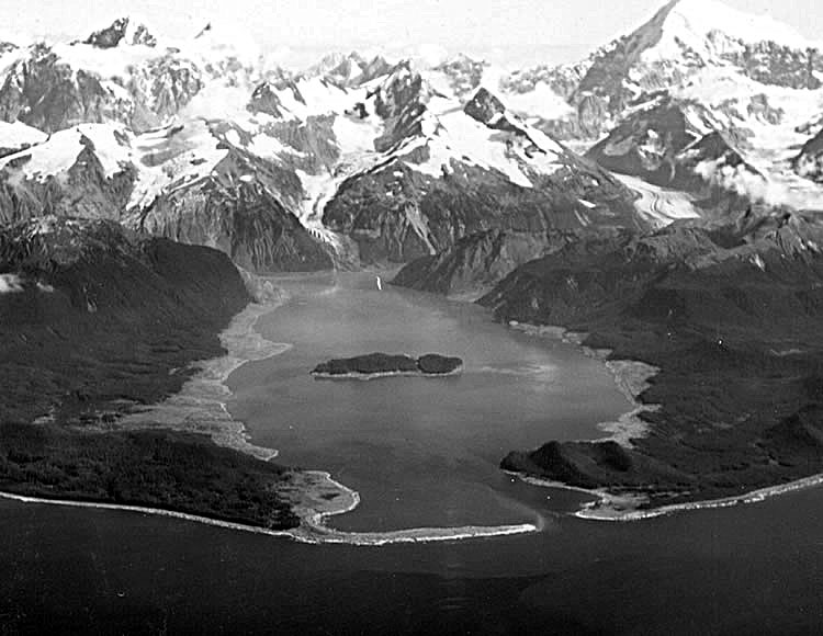 Залив Литуйя после землетрясения и цунами 9 июля 1958 г.