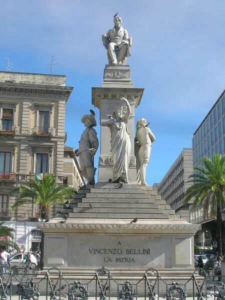 Памятник Беллини на Сицилии