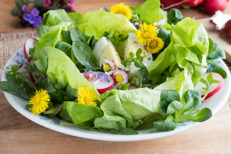 Весенний цветочный салат