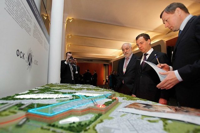 Дмитрий Медведев осматривает планировку иннограда