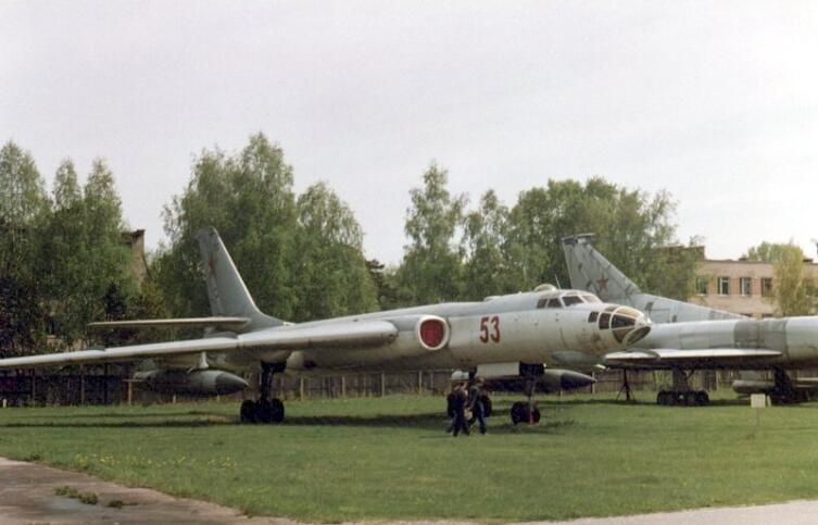 Ту-16