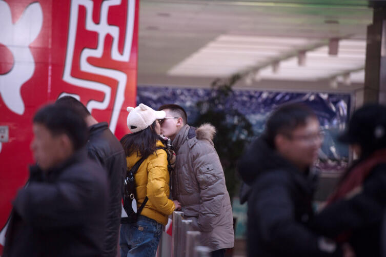В Китае за поцелуй в общественном месте штрафуют
