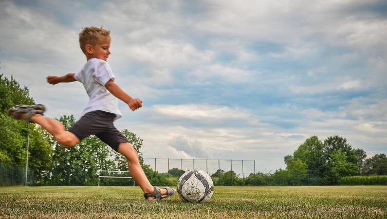 В футбол можно играть везде: нужно только свободное пространство, ворота или их подобие и мяч