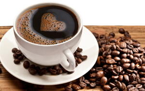 Здоровому человеку в разумном количестве кофе полезен!