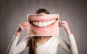 Как восстановить
эмаль зубов без помощи стоматолога?