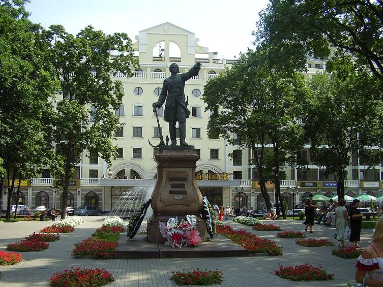 Воронеж. Памятник Петру I в Петровском сквере