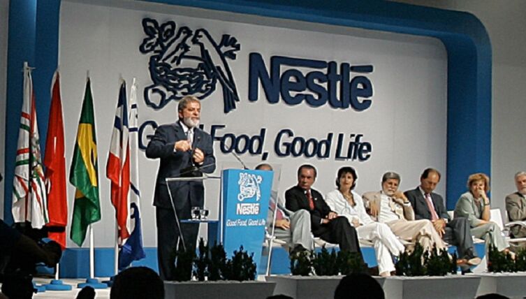 Президент Бразилии Лула да Силва на открытии фабрики Nestlé в штате Баия (Бразилия)